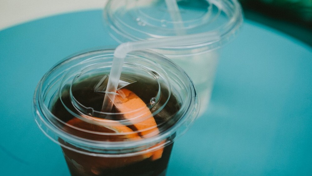 同事忘還「45元飲料錢」！他怕被嫌小氣不敢討　網嘆：直接浪費掉