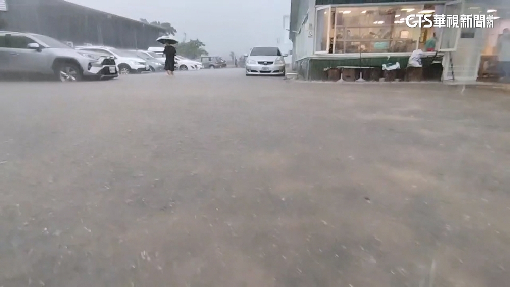 颱襲河水暴漲！　高寮大橋受損　崙天便道沖毀