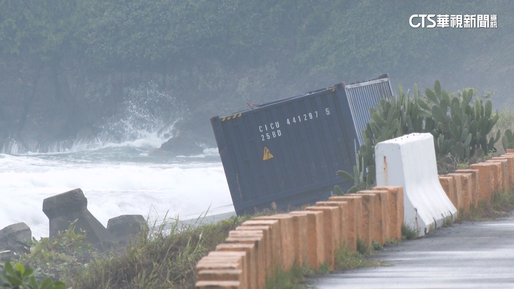 杜蘇芮進逼　高雄港搶時間吊掛天使輪貨櫃