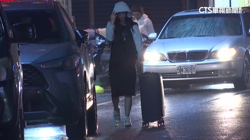 颱風杜蘇芮席捲屏東　墾丁大街空蕩蕩