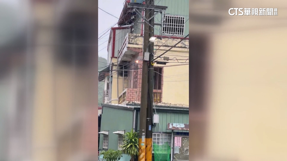 大雨釀屏東獅子鄉電線起火　台電急冒雨搶修