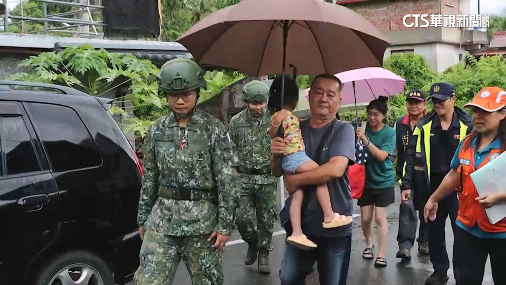 颱風來襲金門週五停班課　國軍發沙包嚴陣以待