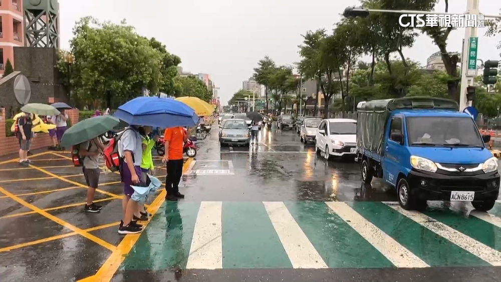 南高屏嘉5縣市緊急停班課　學生早已出門惹民怨