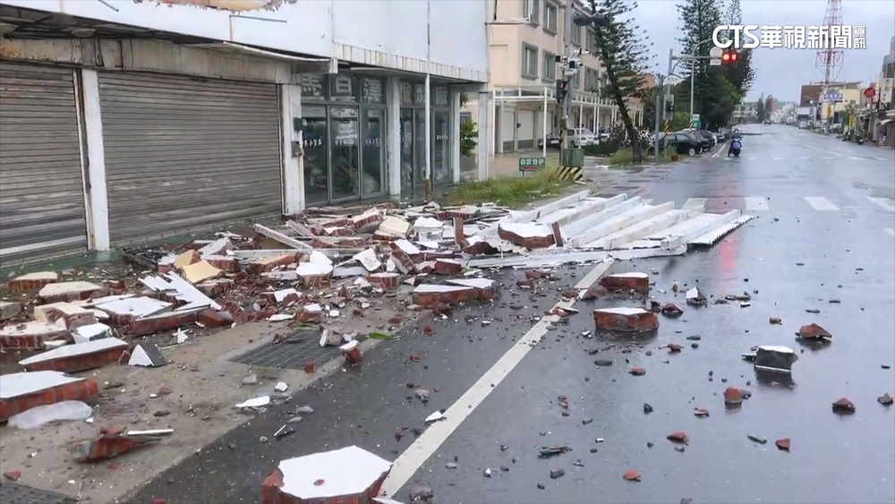 杜蘇芮強風狂襲！　澎湖磚牆遭吹垮　路樹倒塌