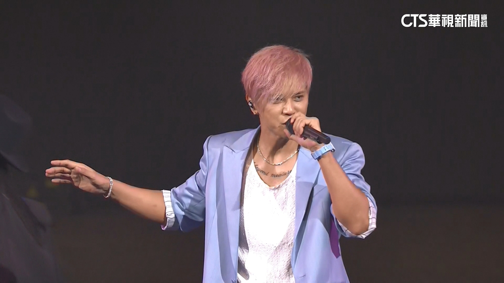 羅志祥再攻蛋！　黑色勁裝「從天而降」震撼全場