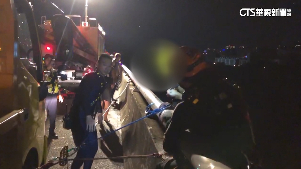 午後強降雨「溪水瞬間暴漲」　5人險遭洪水吞噬