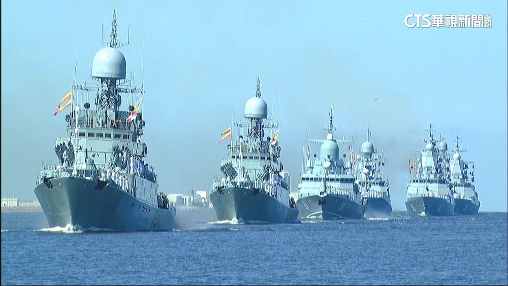 俄海軍節秀肌肉　45艘艦艇齊聚海上閱兵