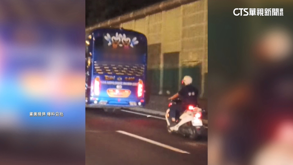事故遊覽車堅持載客　警驚險騎上國道鳴笛緊追
