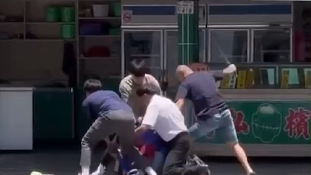 用湯勺、行李箱阻止隨機殺人案！　父子登韓媒版面 韓網狂讚：市民英雄