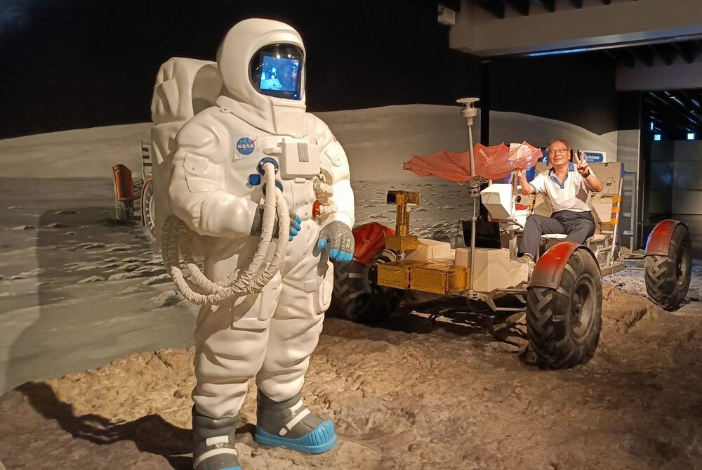 父子女參觀天文館展場免費／台北市立天文館提供