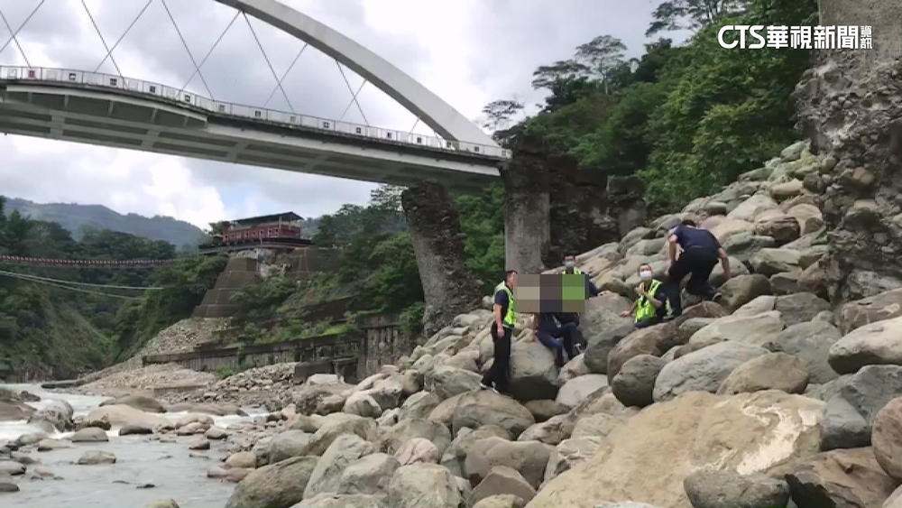 阿里山雨後溪水湍急　溯溪女失足摔傷頭獲救