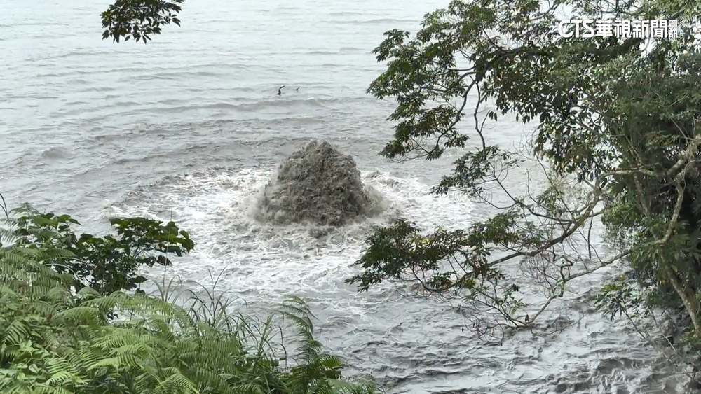 日月潭噴泥泉湖面混濁　台電：重新引水排氣導致