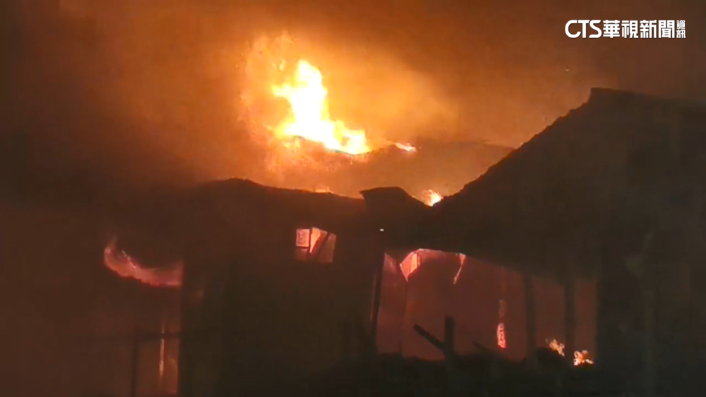 深夜大火！　北市回收場辦公室猛烈燃燒
