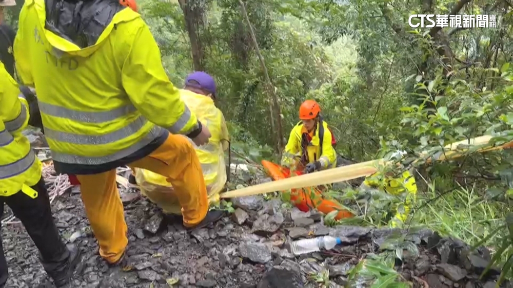 台電外包商休旅車翻落邊坡　4人傷重不治