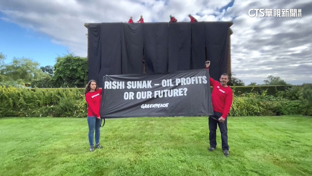 環團抗議石油政策　英相私宅被蓋黑布