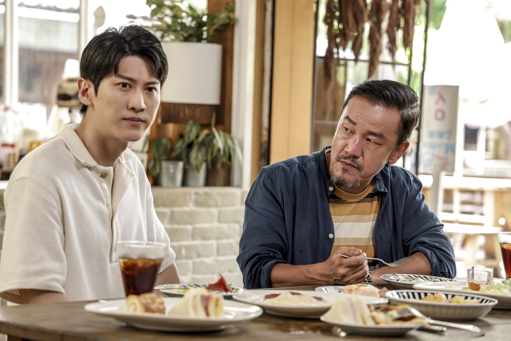 陳為民與孫沁岳有父子緣 孫沁岳太入戲休息竟枕陳為民腿睡覺