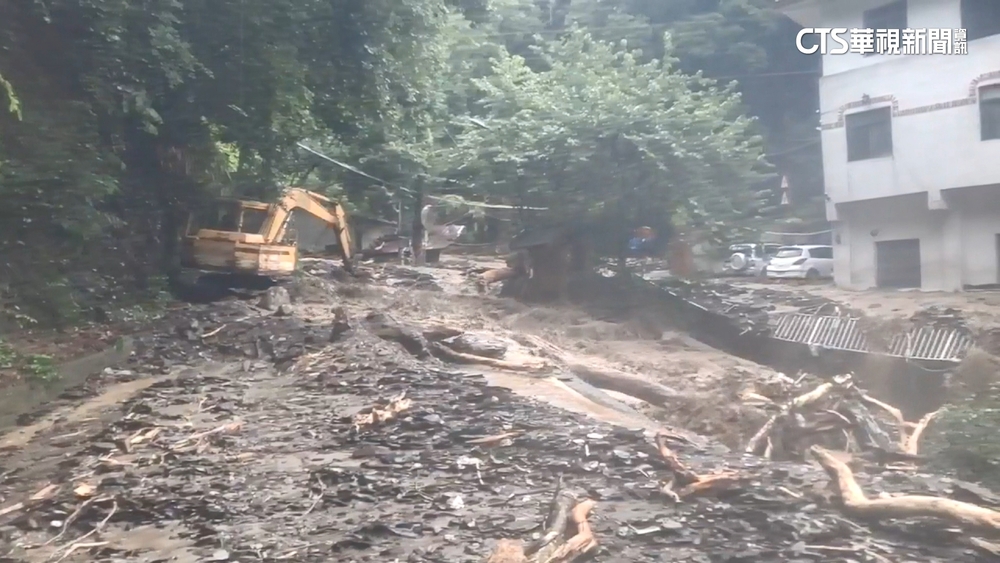 土石流襲南投都達村　泥水沖刷兩屋三車遭吞沒