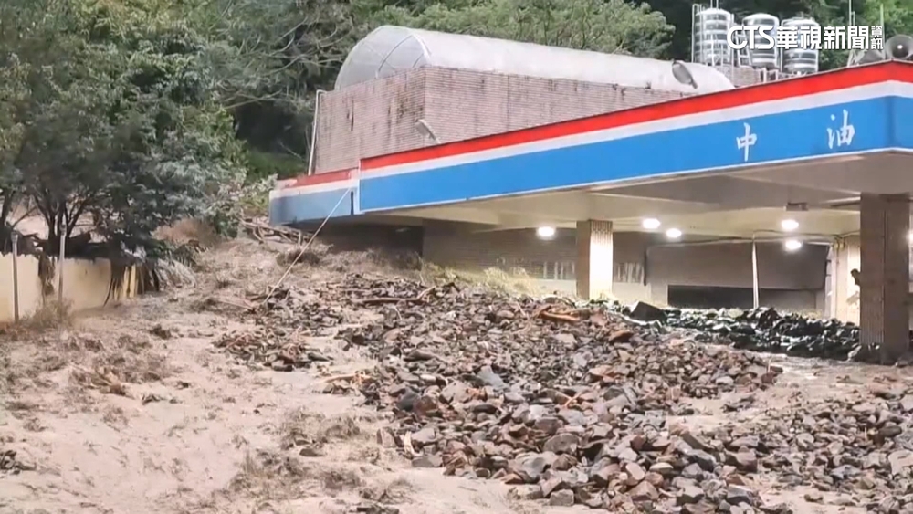 南投仁愛大雨南豐村土石流！　加油站被淹沒