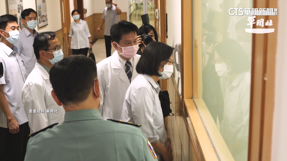 九鵬基地閃燃事故釀4傷　蔡總統赴高雄探視