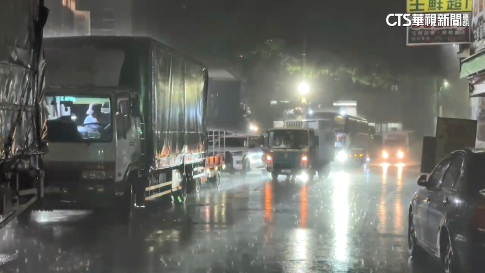 南投山區大雨釀災　多處路段坍方.土石流淹沒