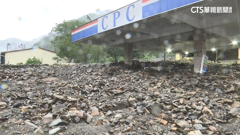 大雨襲南投仁愛　南豐村加油站遭土石流淹沒