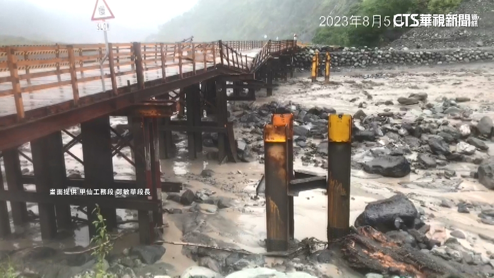 桃源玉穗溪暴漲　土石流沖毀明霸克露便橋