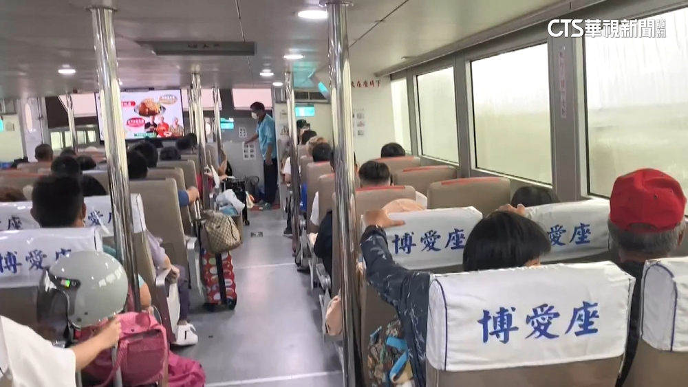 風浪強！小琉球交通船狂搖晃　民眾驚叫：像海盜船