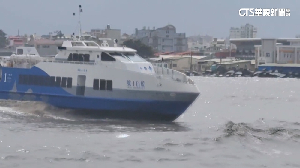 小琉球交通船變海盜船　水上活動停遊客湧免稅店