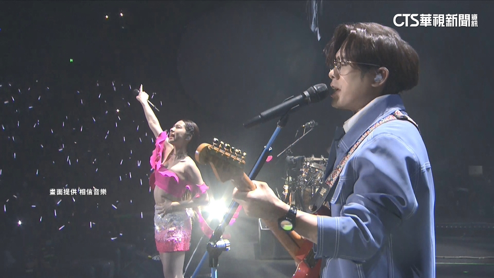 告五人好狂！　上海開唱吸2.4萬名歌迷同歡