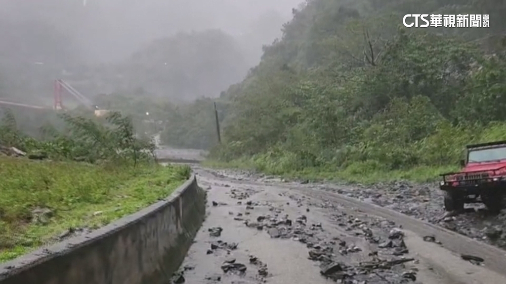 颱風尾樹倒擋路　阿里山「林鐵本線」續停駛