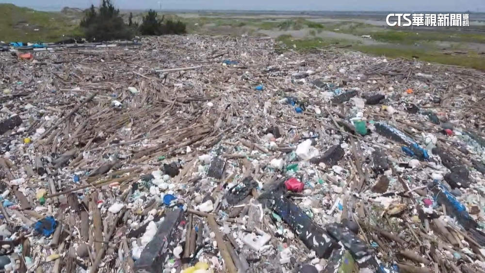 經歷雙颱肆虐　台南七股網仔寮沙州垃圾成堆