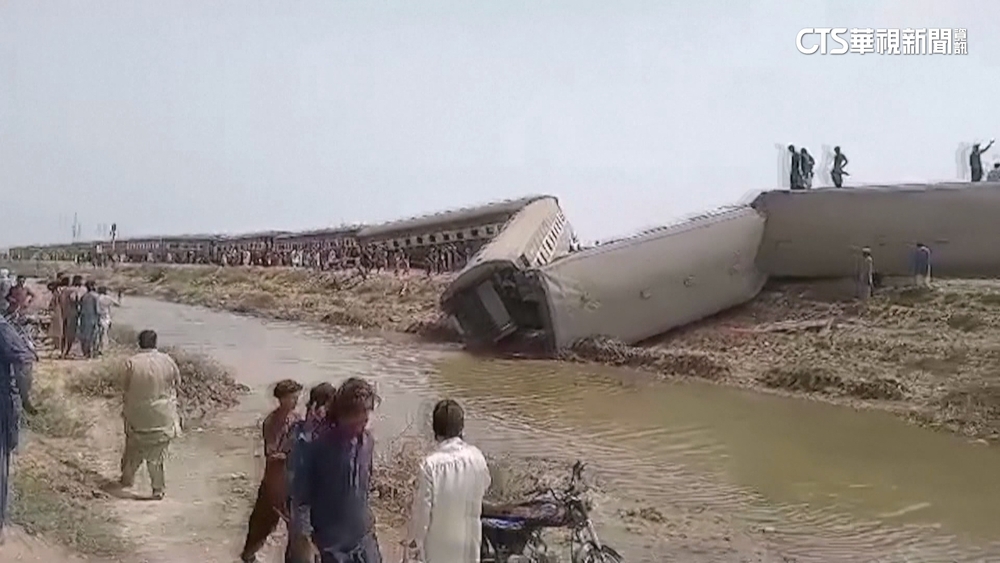 巴基斯坦「火車出軌翻覆」　釀至少30死逾90傷