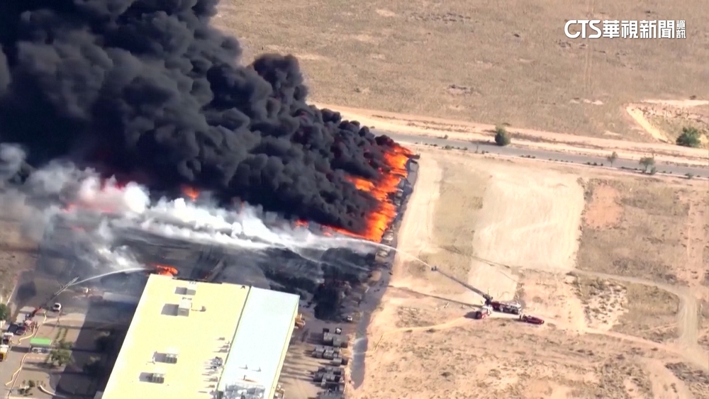 美回收場大火恐飄散有毒物　警告民眾勿外出