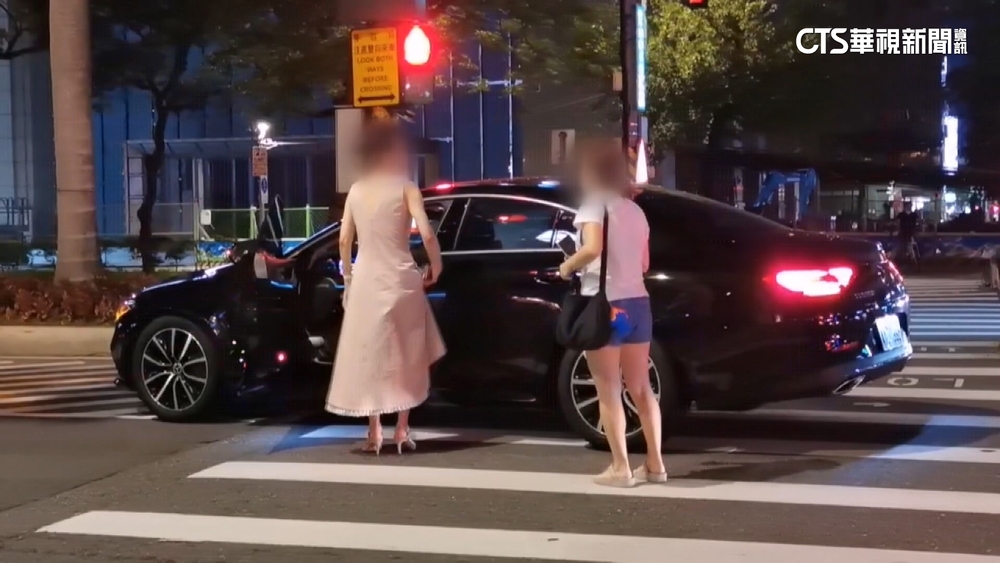 開400萬名車疑「違規左轉」　貴婦撞死男大生！