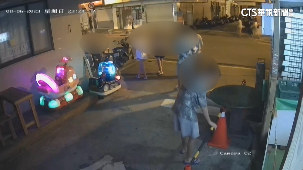 大學生「橫桿當球棒敲」深夜巨響驚醒馬公店家