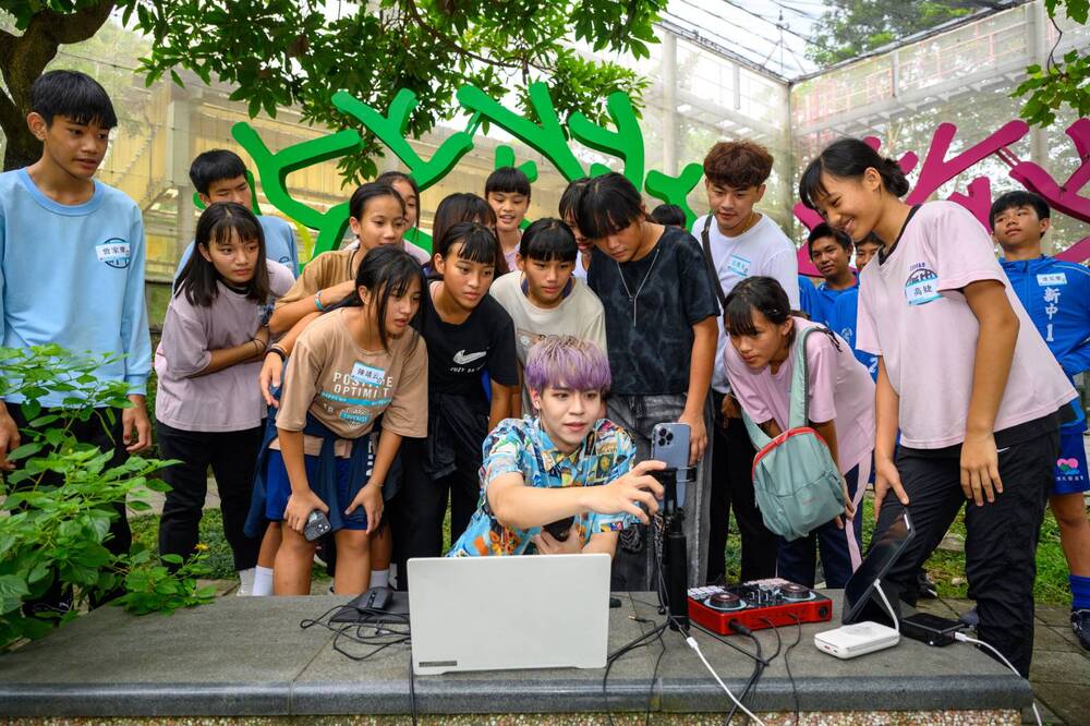 浪凡基金會攜手亞泥 偏鄉孩子直播營秀自信