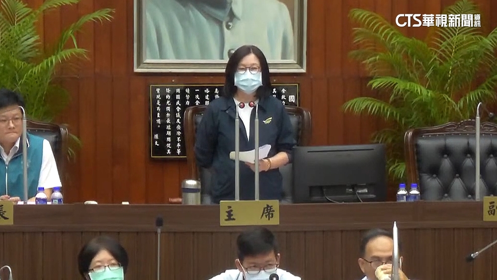 飆罵警判拘役易科罰金挨批太輕　邱莉莉臨時會道歉