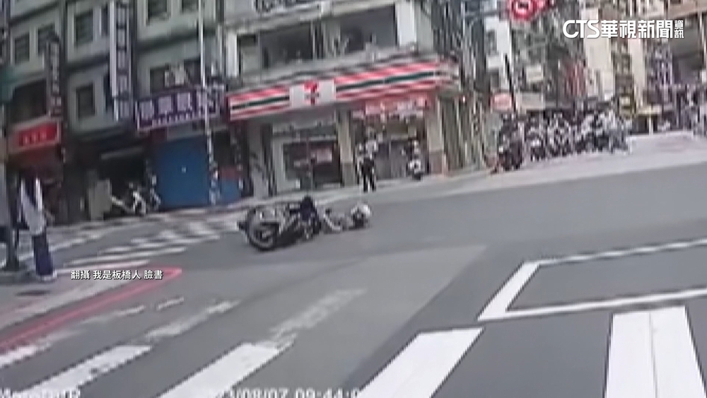 男騎士突外切想右轉　孕婦遭撞重摔幸僅擦挫傷