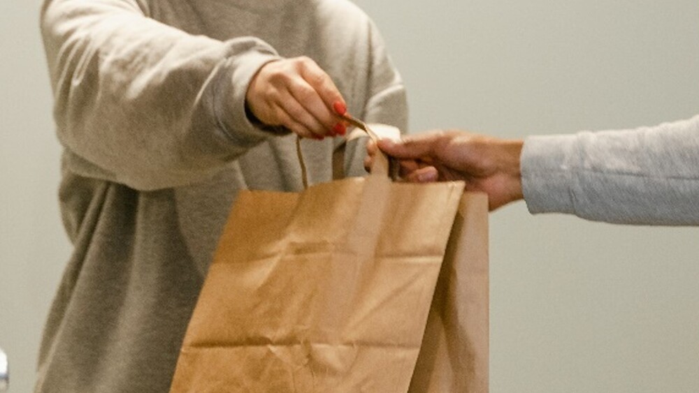 26歲男擅訂外送當驚喜　要她自付1299元還稱：只對妳這樣　