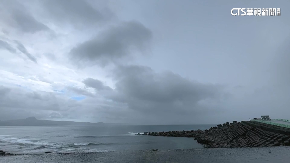 恆春午後雷陣雨　女後壁湖玩水遭雷擊當場昏迷