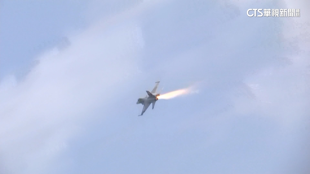 IDF戰機疑發動機漏油噴火　緊急降落.人機均安