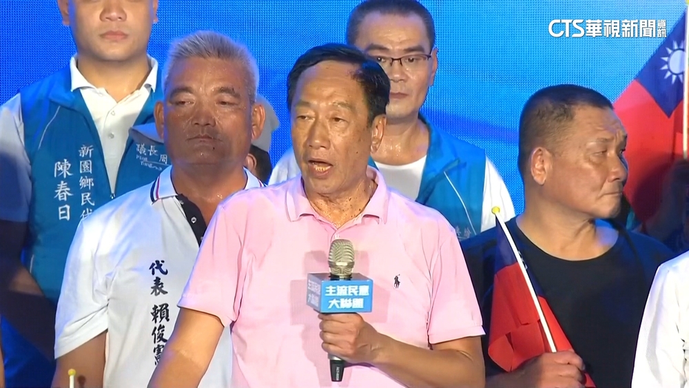 郭屏東萬人造勢！　周典論全程陪喊：走對的路