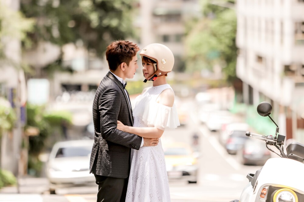 劉奕兒難忘與張立昂穿婚紗騎摩托車趕場畫面《鬼之執行長》明播出完結篇