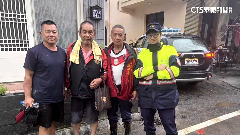道路中斷！　漁民救援受困農民　警接應竟見「爸爸」