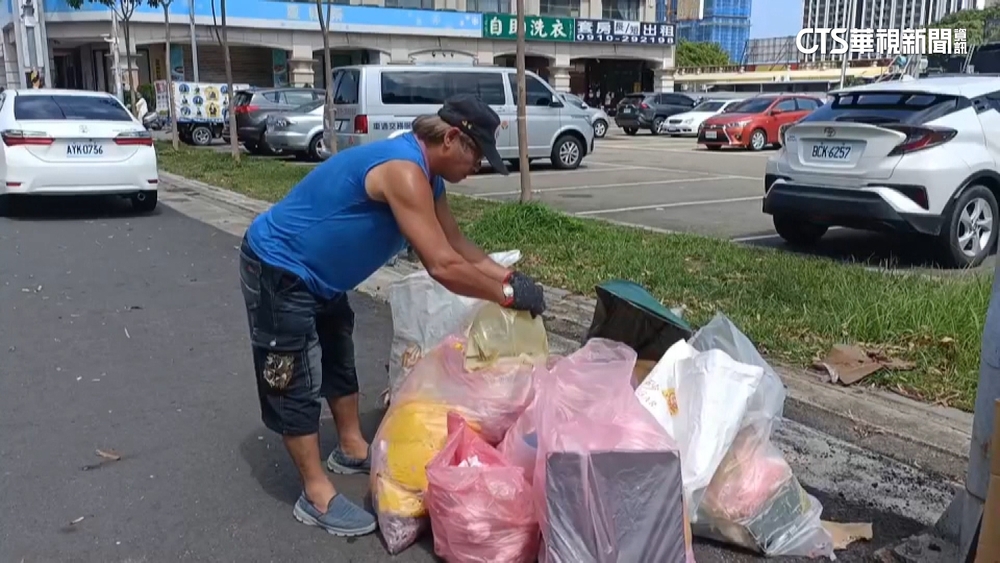 郭台銘苗栗造勢後滿地垃圾　主辦方愧疚急清掃