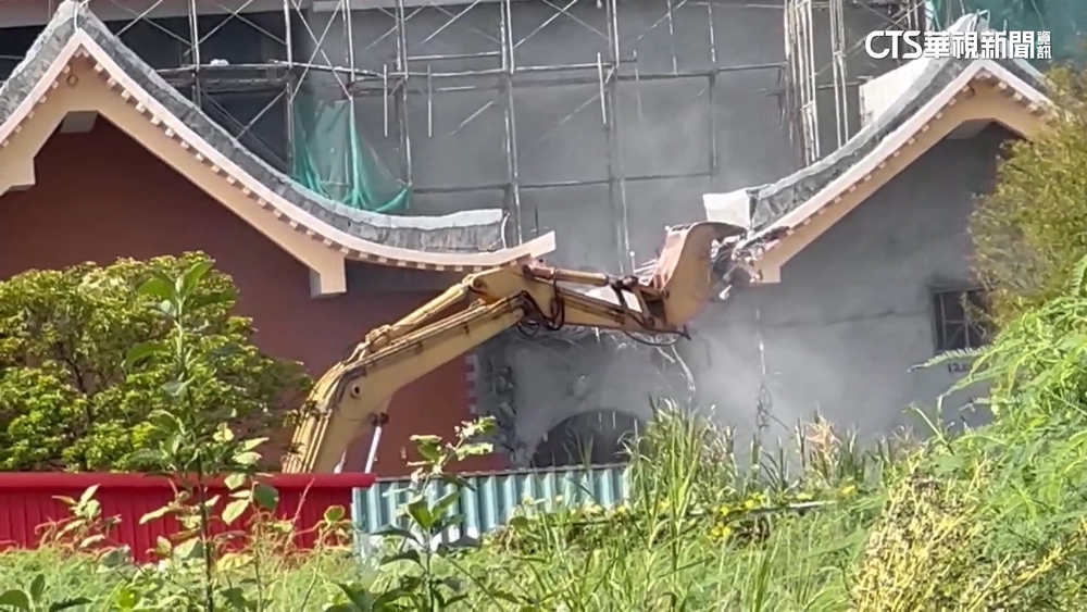 冬山慈濟祖宮大違建　縣府派員強制拆除