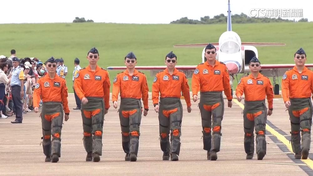 睽違7年！　空軍清泉崗基地開放　航空嘉年華秀肌肉