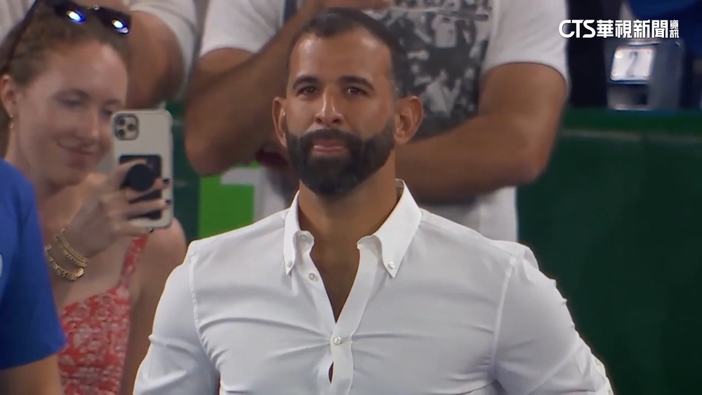 場上打拳.霸氣甩棒　「激情派」Bautista引退式登場