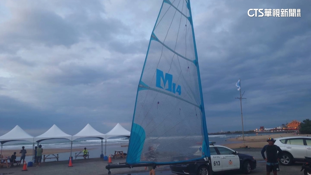 男童福隆海邊戲水　竟遭「動力橡皮艇」衝撞受傷