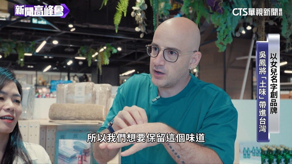 苦熬多年終出頭　吳鳳成首位敲響金鐘外國人